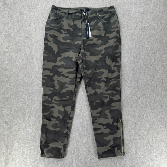 NWT Chicos Black Label Womens Denim Capri Pants LARGE Green Camo Ankle‎ Zipper - Picture 1 of 12